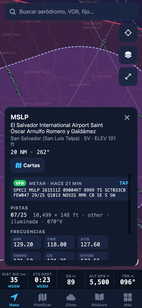 Ficha de MSLP con categoría VFR, METAR, pista 07/25 y frecuencias